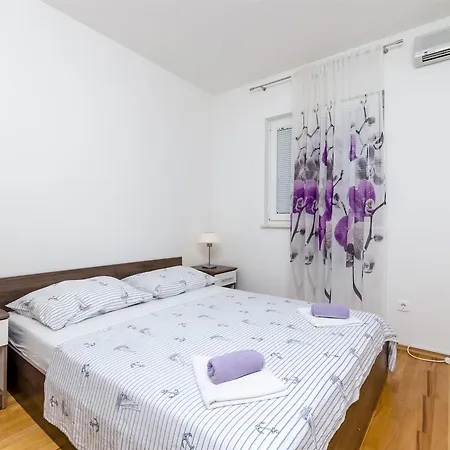 Ela Rogoznica (Sibenik-Knin)